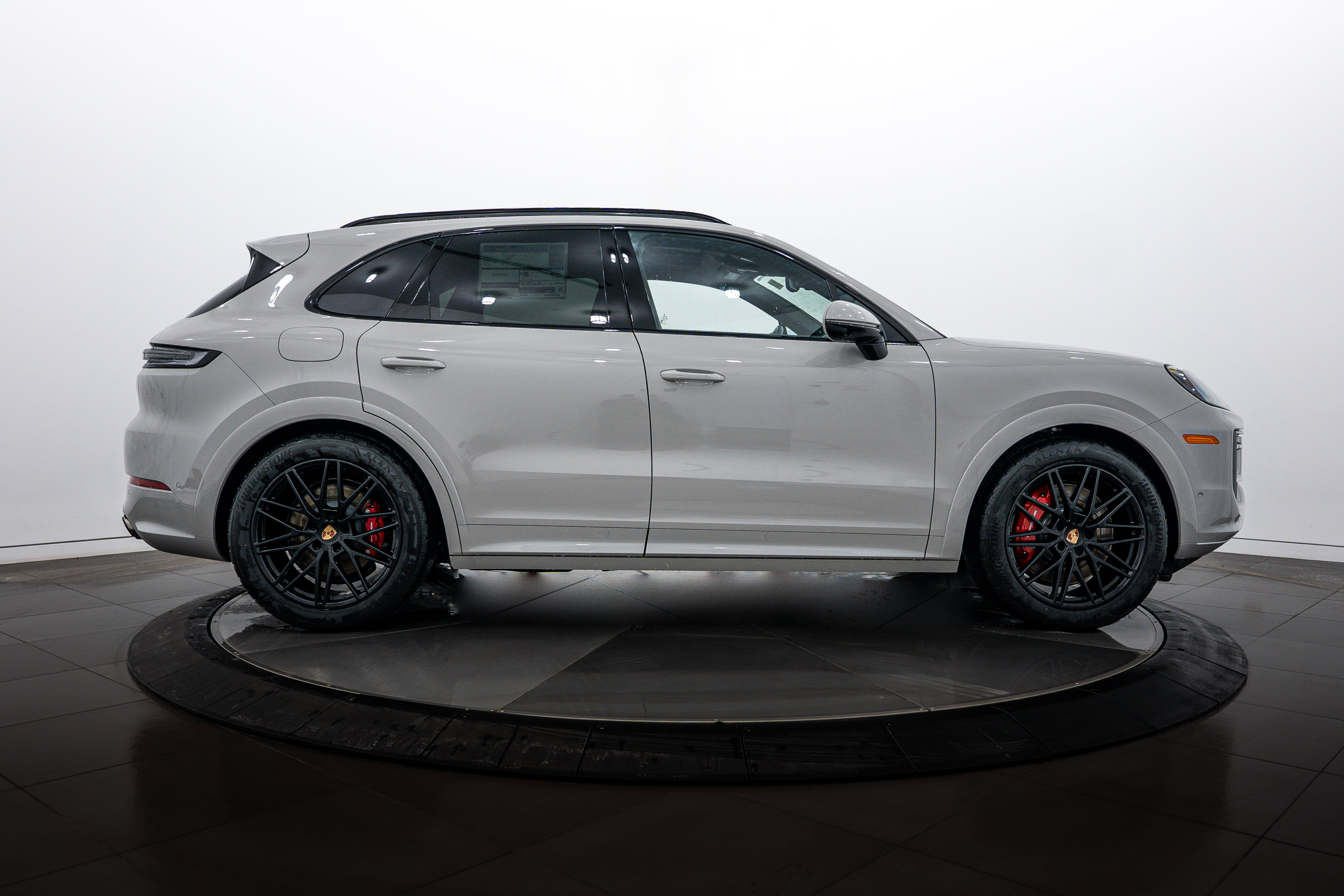 Used 2026 Porsche Cayenne GTS AWD/4WD image 8