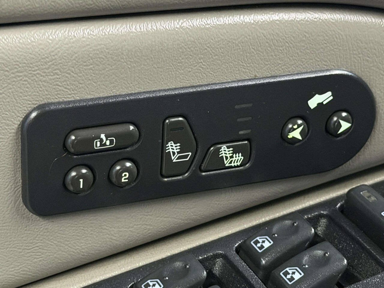 Used 2005 Chevrolet Tahoe Z71 w/ Preferred Equipment Group AWD/4WD image 16