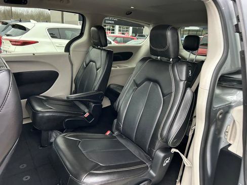 Used 2020 Chrysler Voyager Lxi image 14