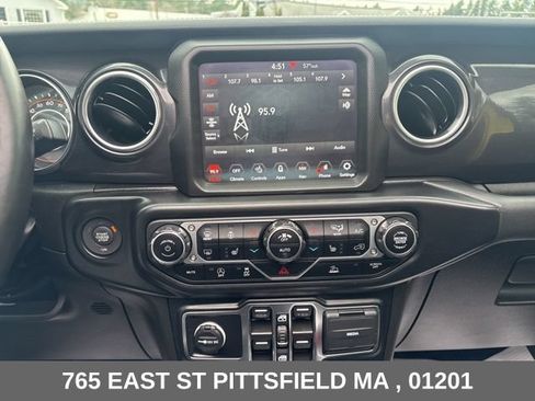 Used 2022 Jeep Wrangler Unlimited Sahara AWD/4WD image 26