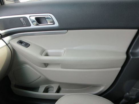 Used 2013 Ford Explorer XLT image 33