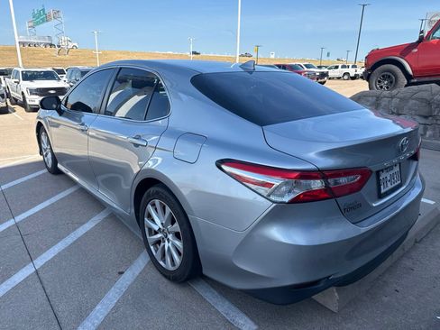 Used 2019 Toyota Camry LE FWD image 9