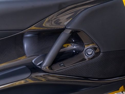 Used 2022 Ferrari 812 GTS RWD image 32