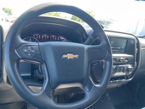 Used 2018 Chevrolet Silverado 1500 Custom w/ Custom Value Package AWD/4WD image 28