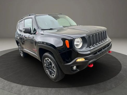 Used 2017 Jeep Renegade Trailhawk AWD/4WD image 3