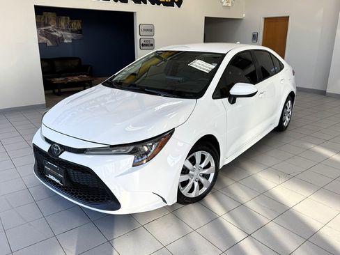 Used 2020 Toyota Corolla LE image 1