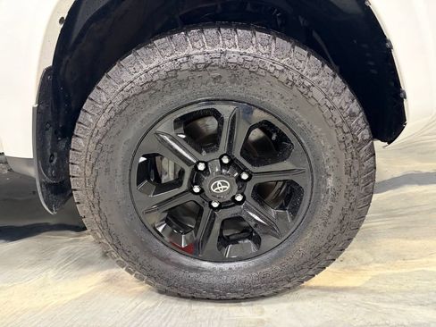 Used 2022 Toyota 4Runner SR5 Premium w/ Moonroof Package AWD/4WD image 31