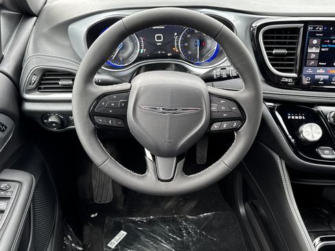 New 2026 Chrysler Pacifica Limited w/ S Appearance Package image 13
