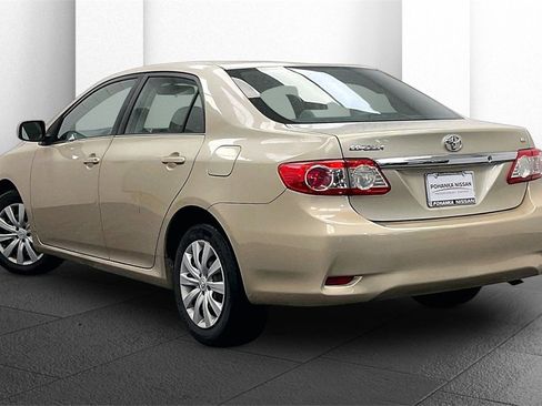 Used 2013 Toyota Corolla LE image 9