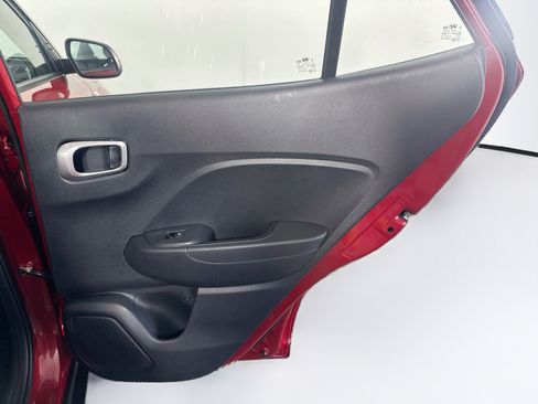 Used 2025 Hyundai Venue SEL FWD image 29