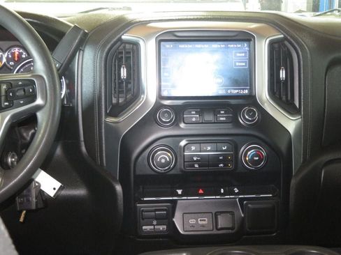 Used 2020 Chevrolet Silverado 2500 LT w/ Z71 Off-Road Package AWD/4WD image 39