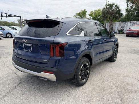 Certified 2025 Kia Sorento S image 4
