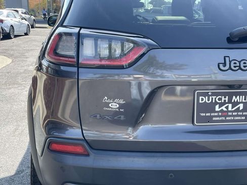 Used 2019 Jeep Cherokee Trailhawk image 12