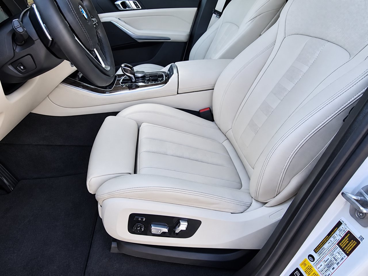 Used 2022 BMW X5 xDrive40i w/ Premium Package AWD/4WD image 14