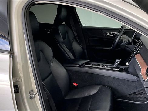 Used 2019 Volvo S60 T5 Momentum w/ Multimedia Package image 10