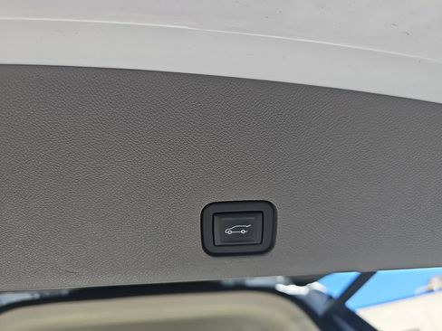 Used 2024 Cadillac XT6 Premium Luxury AWD/4WD image 17