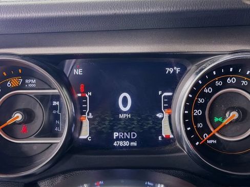 Used 2019 Jeep Wrangler Unlimited Sahara AWD/4WD image 14