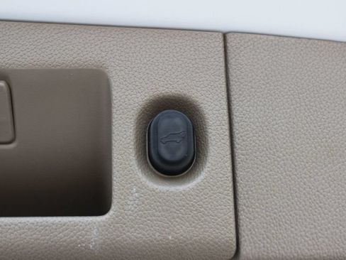 Used 2018 Chevrolet Tahoe Premier AWD/4WD image 40