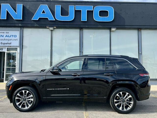 Used 2023 Jeep Grand Cherokee Overland AWD/4WD image 2