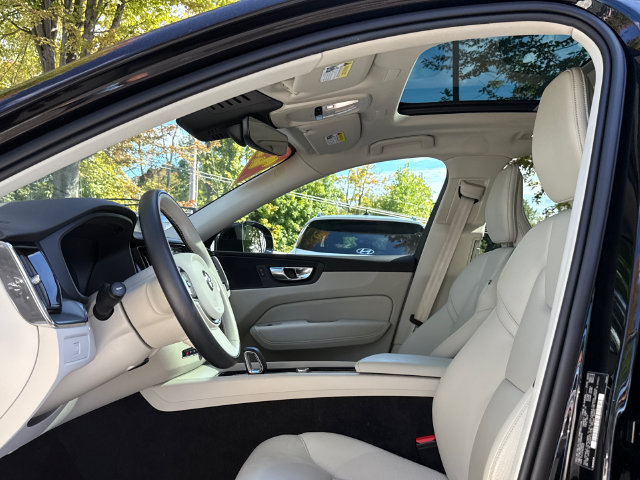 Certified 2023 Volvo XC60 B5 Core w/ Climate Package AWD/4WD image 10