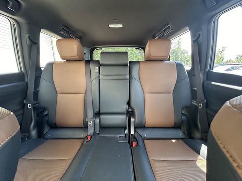 Used 2025 Lexus GX 550 w/ Cold Area Package AWD/4WD image 13