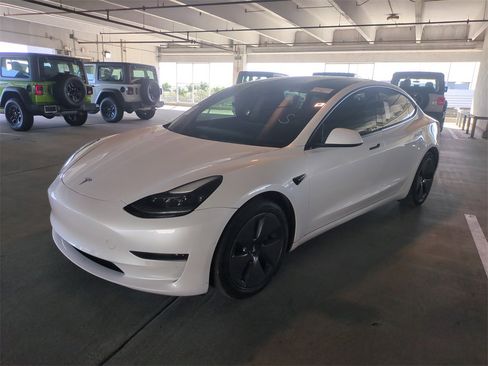 Used 2021 Tesla Model 3 Standard Range Plus image 9