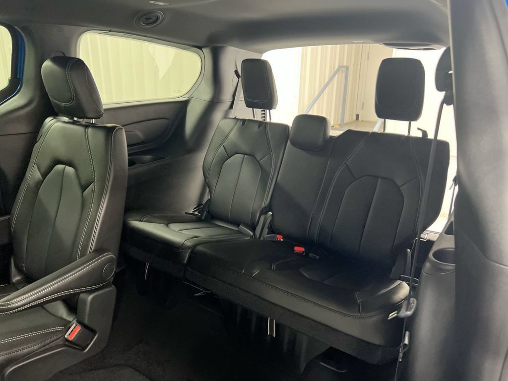 New 2026 Chrysler Pacifica Select FWD image 23