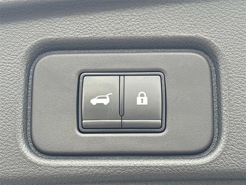 Used 2023 Nissan Pathfinder SL image 18