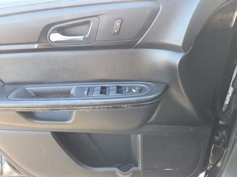 Used 2014 GMC Acadia SLT image 31