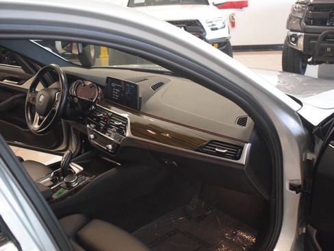 Used 2018 BMW 530i xDrive AWD/4WD image 40