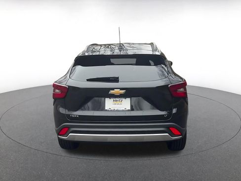 Used 2025 Chevrolet Trax LT image 11