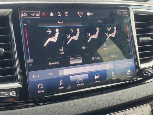 Used 2024 Chrysler Pacifica Touring-L FWD image 16