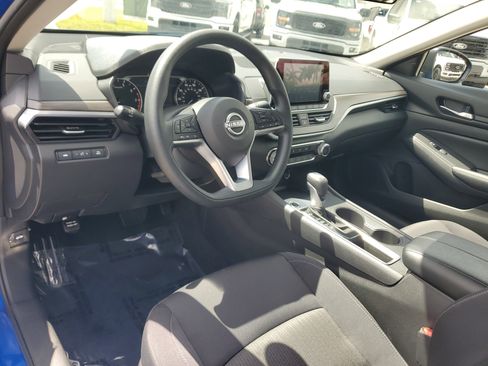 Used 2025 Nissan Altima 2.5 SV image 9