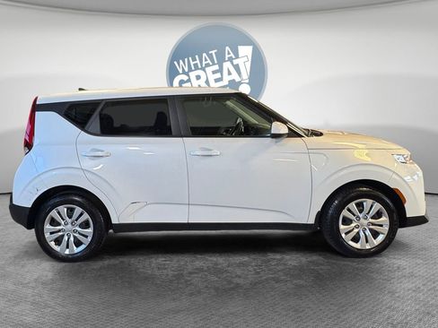 Certified 2021 Kia Soul LX FWD image 2