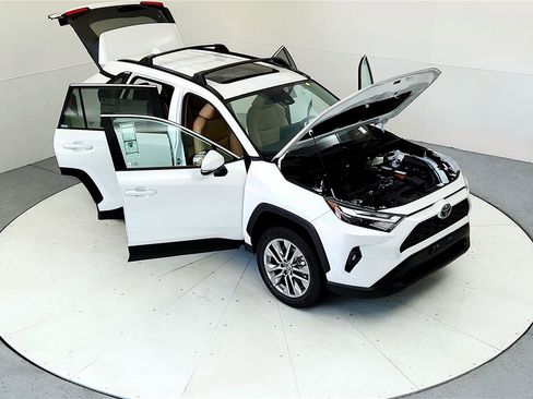 Certified 2023 Toyota RAV4 XLE Premium image 21