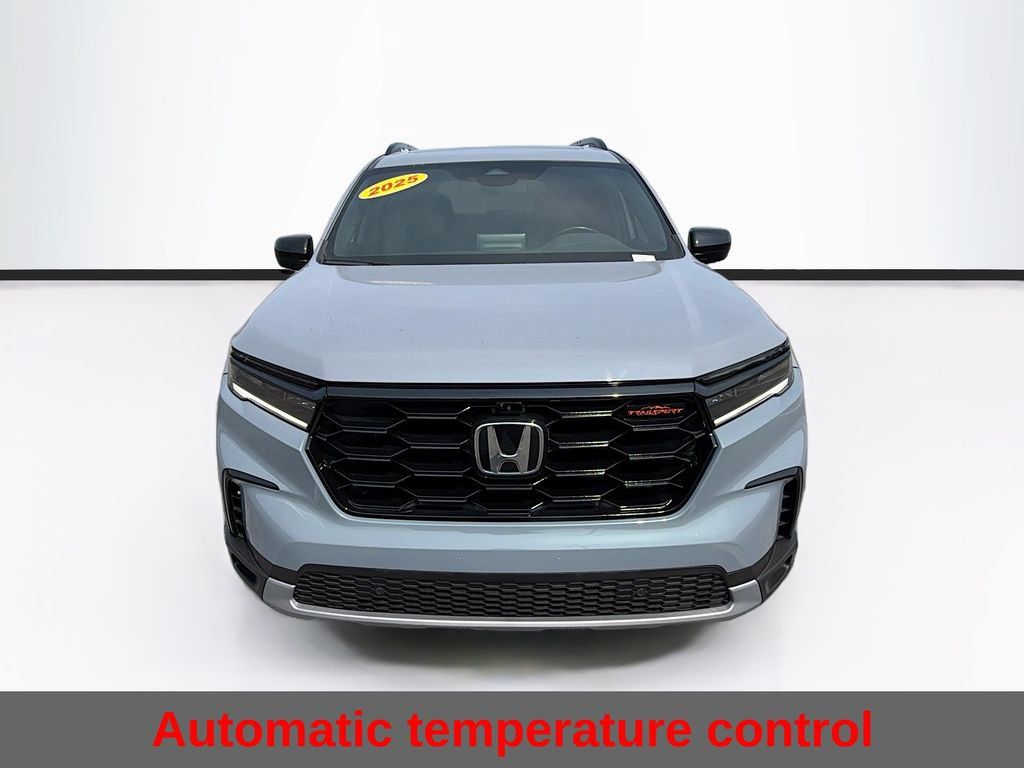 Used 2025 Honda Pilot TrailSport image 4