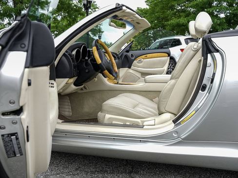 Used 2005 Lexus SC 430 Convertible RWD image 50