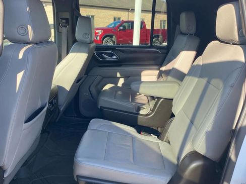 Used 2022 Chevrolet Suburban LT w/ LT Signature Plus Package AWD/4WD image 22