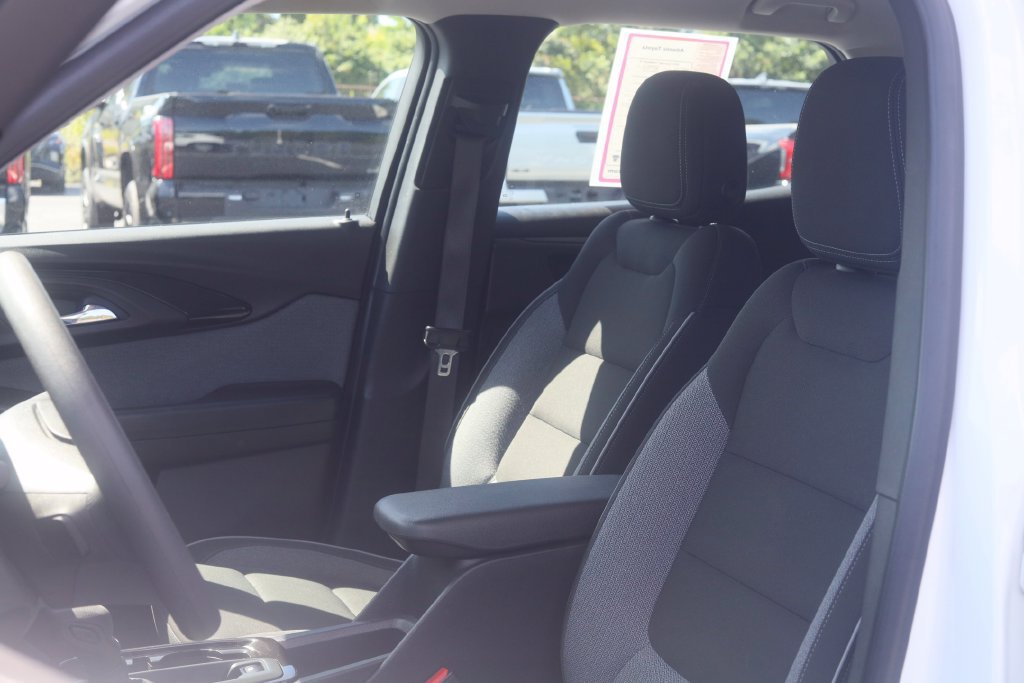 Used 2023 Chevrolet TrailBlazer LS FWD image 28