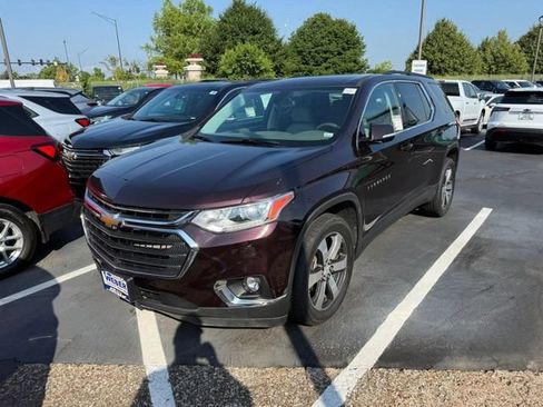 Used 2020 Chevrolet Traverse LT w/ LT Premium Package AWD/4WD image 2