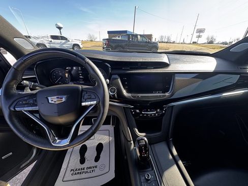 Used 2024 Cadillac XT6 Sport w/ Technology Package image 17