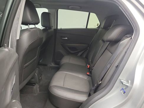 Used 2022 Chevrolet Trax LT w/ LT Convenience Package image 11