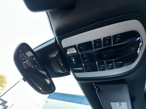 Used 2017 Porsche Macan image 33