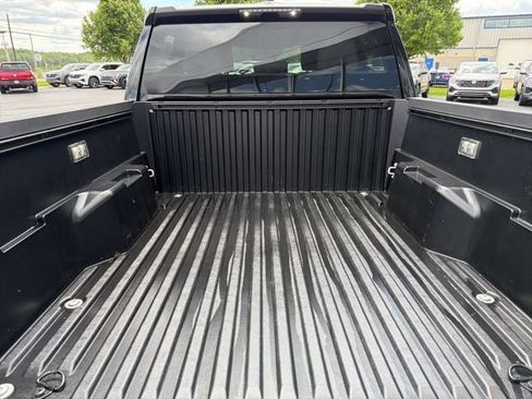 Used 2025 Toyota Tacoma SR5 AWD/4WD image 18