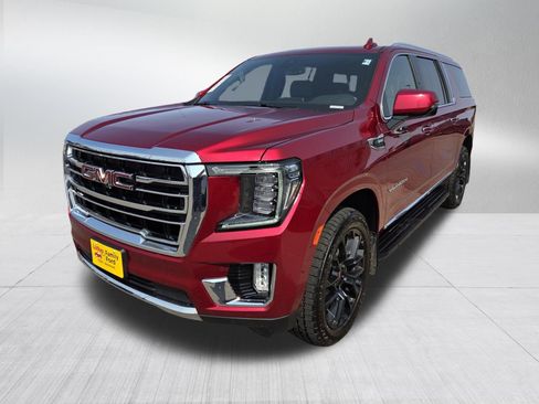 Used 2022 GMC Yukon XL SLT w/ SLT Premium Package AWD/4WD image 3