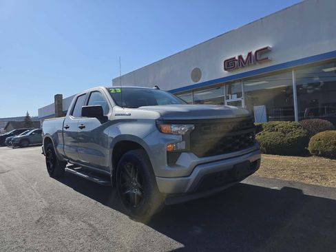 Used 2023 Chevrolet Silverado 1500 Custom image 1