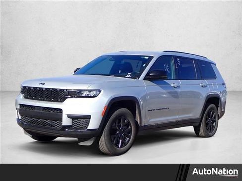 Used 2024 Jeep Grand Cherokee L Laredo image 1