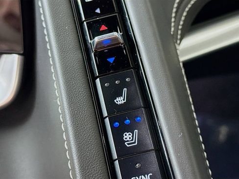 Used 2024 Chevrolet Corvette Stingray Premium Conv w/ Z51 Performance Package image 24