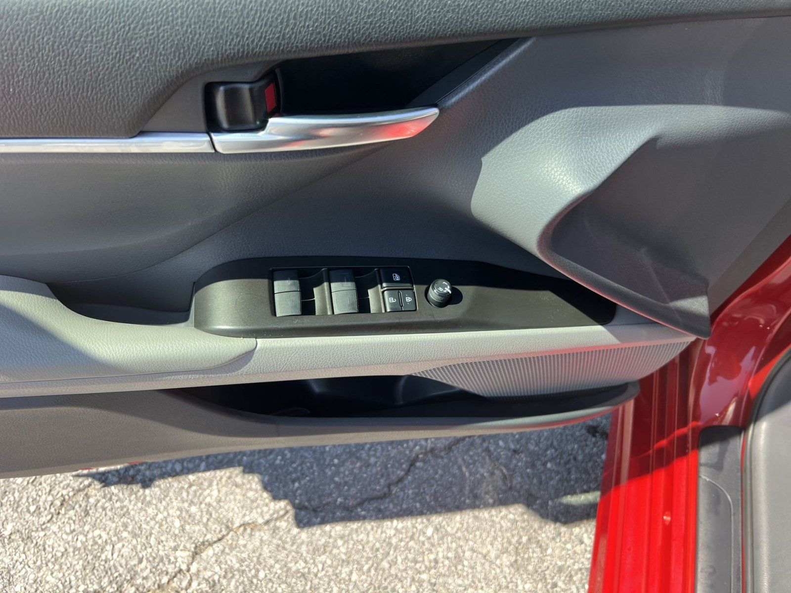 Used 2022 Toyota Camry SE FWD image 15