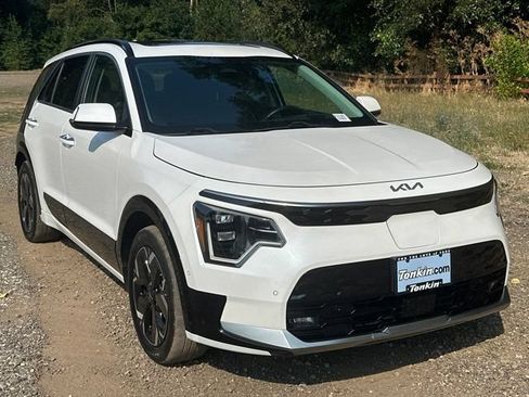 Used 2023 Kia Niro Wave FWD image 2
